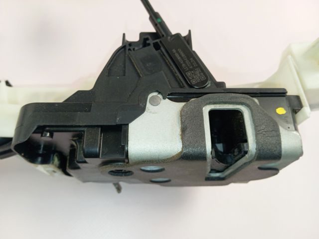 Fecho da porta dianteira esquerda para Ford Puma  J2K, CF7