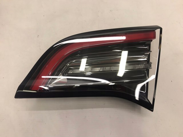 107740200G Tesla Lanterna traseira direita interna