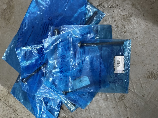 Parafuso de cabeça de motor (CBC) Renault (RVI) 110569992R preço, a partir de 12,42 USD