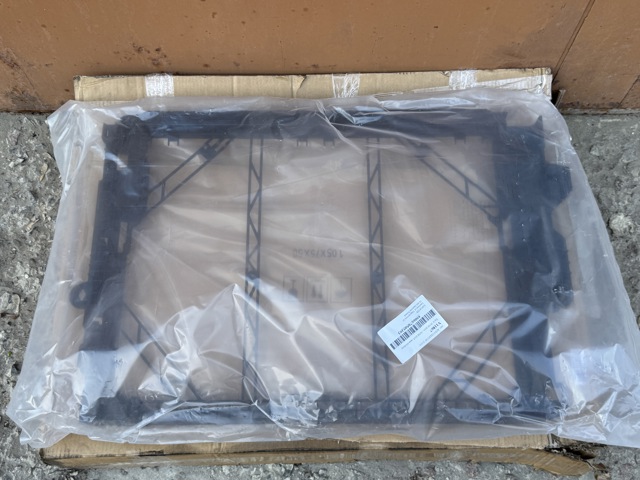 Carcaça de fixação do radiador Volvo 31657366 preço, a partir de 155,20 USD