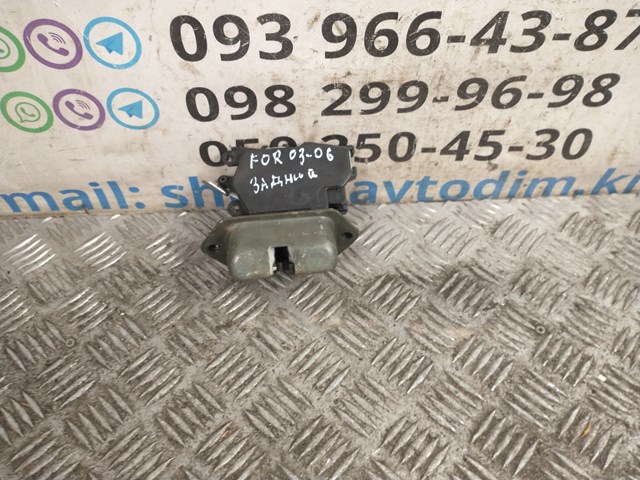 Fecho de tampa de porta-malas (de 3ª/5ª porta traseira) 63032SA000 Subaru