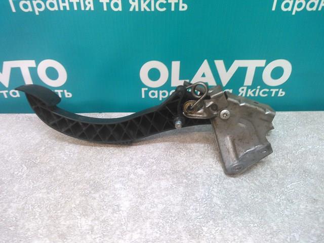 Pedal de embraiagem 8200590247 Renault (RVI)