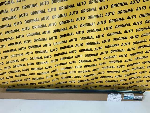 DGH950650A Mazda Moldura da porta dianteira esquerda superior