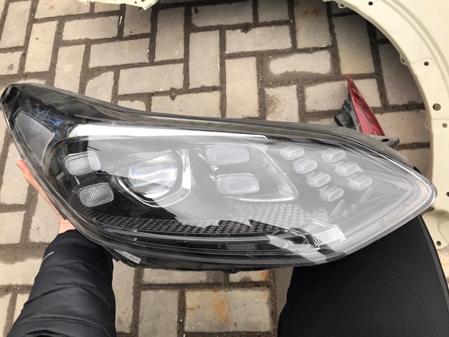 Luz direita Hyundai/Kia 92102F1500