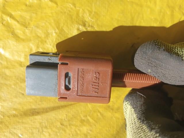 Braçadeira de plástico universal Nissan/Infiniti PA66GF30