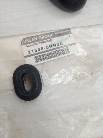 Coxim superior de fixação do radiador 215065NN0A Nissan/Infiniti