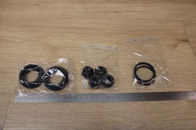 GMY02646ZA Mazda Kit de reparação de suporte do freio traseiro
