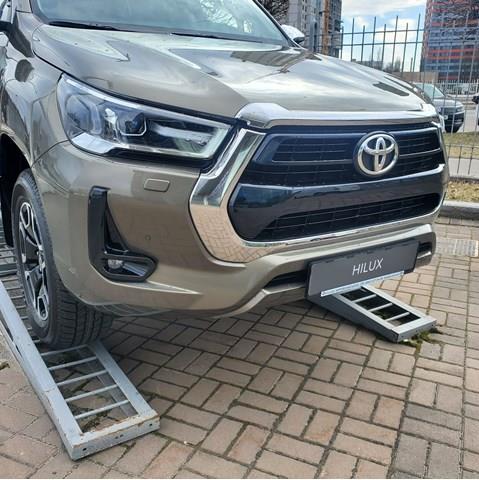 Pára-choque dianteiro para Toyota Hilux  GUN12, GUN13