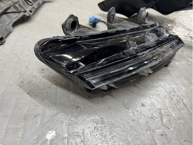 Compre 9836231080 Peugeot/Citroen Luzes máximas esquerdas
