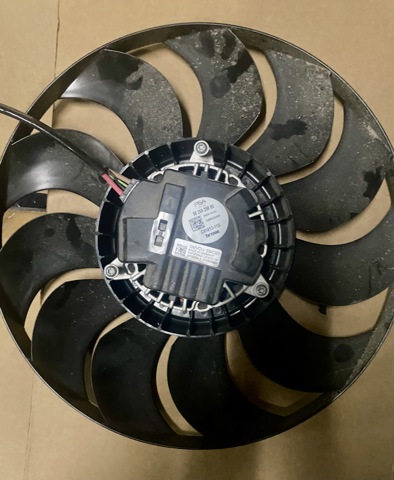 Compre 9826929880 Peugeot/Citroen Difusor do radiador de esfriamento, montado com motor e roda de aletas