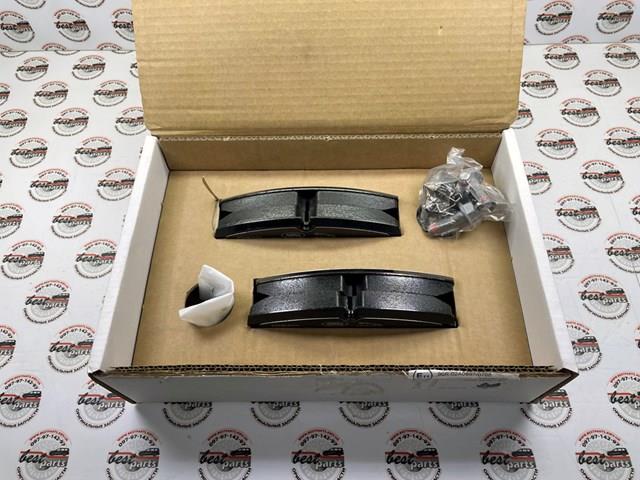Sapatas do freio dianteiras de disco LR140729 Land Rover