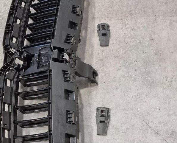 Perciana do radiador de esfriamento 51745A22C60 BMW