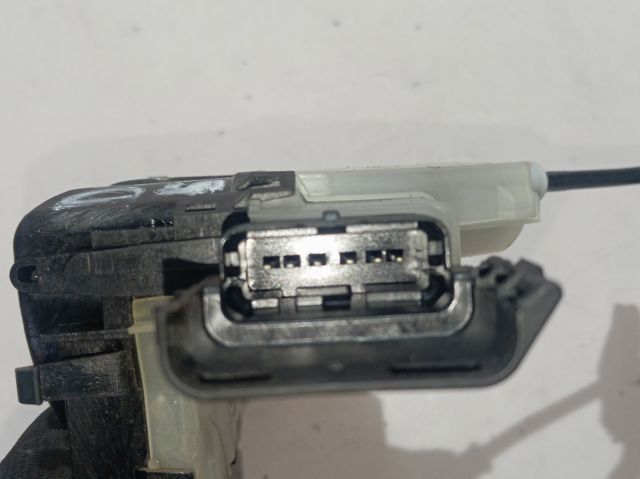 Fecho da porta dianteira esquerda 9819027380 Peugeot/Citroen