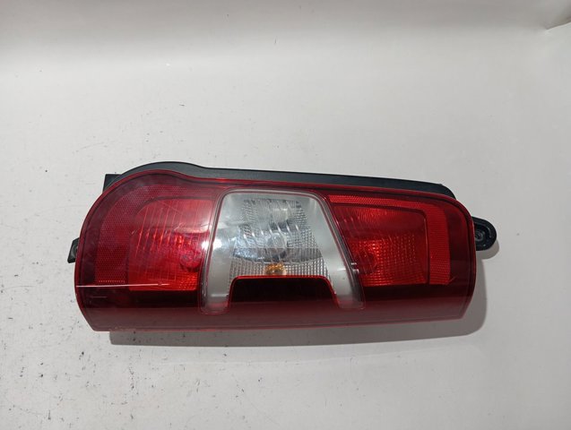 Lanterna traseira direita 9820554880 Opel