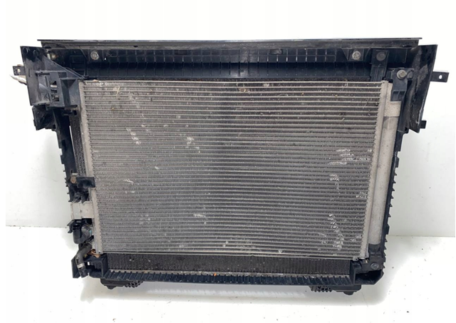 Radiador de esfriamento de motor Land Rover LR092461