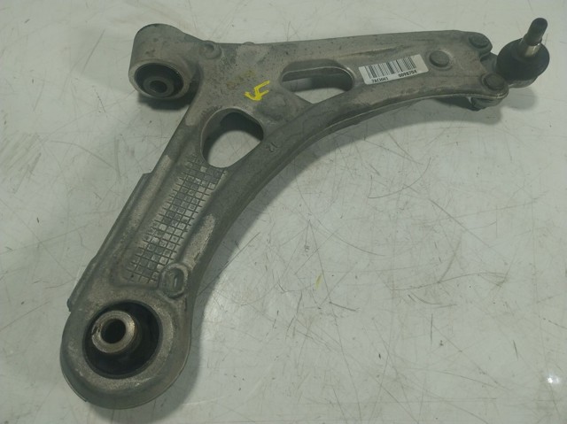 Braço oscilante inferior direito de suspensão dianteira 9815014380 Peugeot/Citroen