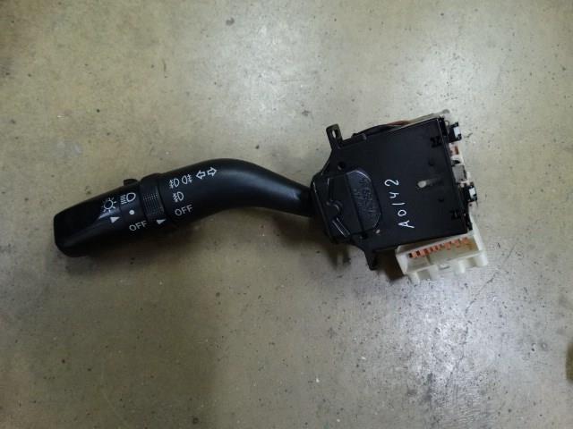 GJ6F66122 Mazda Botão de ativação das luzes de nevoeiro