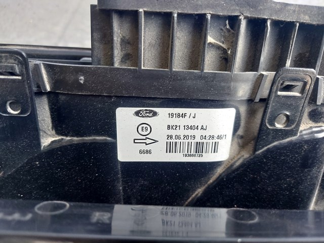 BK2113404AJ Ford Lanterna traseira direita