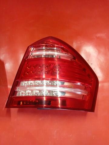 Lanterna traseira direita A1648203464 Mercedes