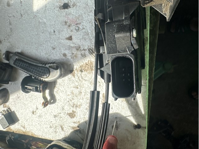 Fecho da porta traseira esquerda batente Fiat/Alfa/Lancia 1356367080 preço, a partir de 56,28 USD