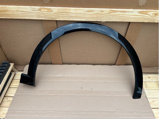 Expansor (placa sobreposta) de arco do pára-lama dianteiro direito VAG 4KE853718FGRU preço, a partir de 498,19 USD