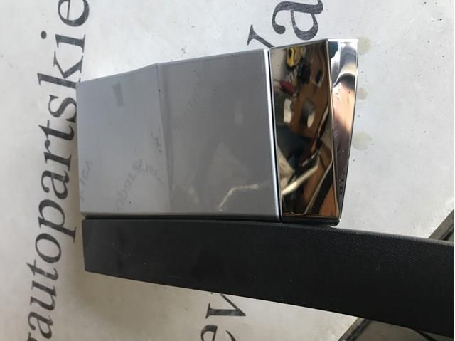 760853718AGRU VAG Expansor (placa sobreposta) de arco do pára-lama dianteiro direito