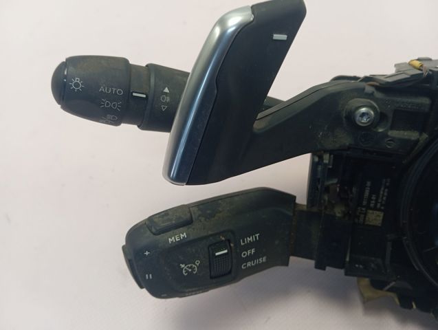 Comutador instalado na coluna da direção, montado Peugeot/Citroen 98312607ZD