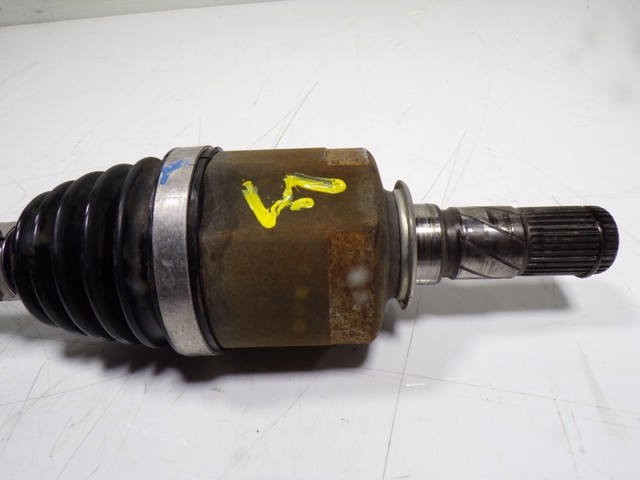 Semieixo (acionador) dianteiro esquerdo Renault (RVI) 391014031R