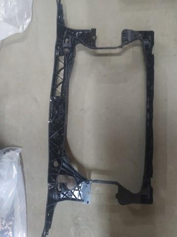 Suporte do radiador montado (painel de montagem de fixação das luzes) 13E1041 Polcar
