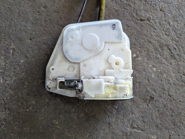  Fecho da porta dianteira esquerda Mazda 6 sedan (GJ, GL) (2012 - 2023) 