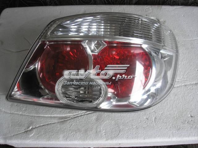 8330A274 Mitsubishi Lanterna traseira direita