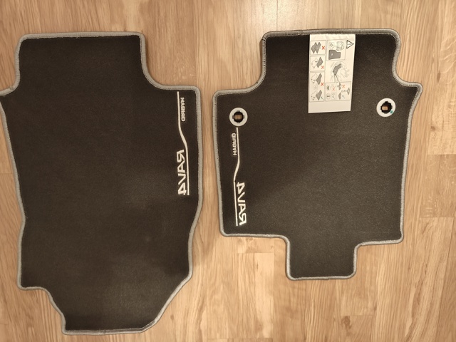 PW21042013 Toyota Tapetes dianteiros + traseiros, kit