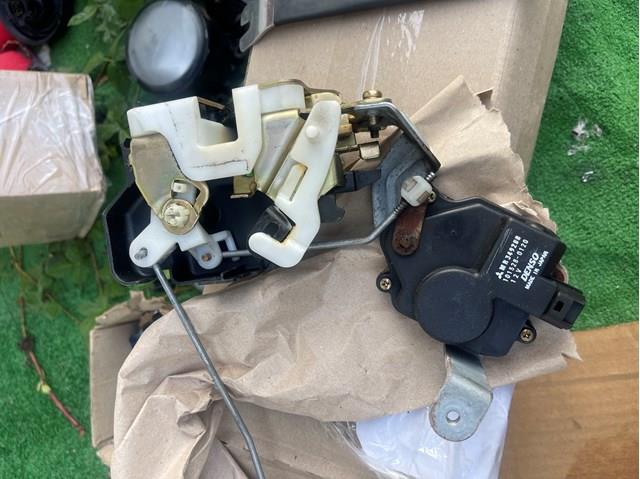 Fecho da porta traseira direita Mitsubishi MR349288 preço, a partir de 49,37 USD