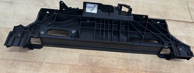 Suporte superior do radiador (painel de montagem de fixação das luzes) 9830512680 Peugeot/Citroen