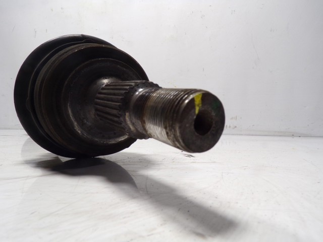 Semieixo (acionador) dianteiro direito Peugeot/Citroen 9677916180