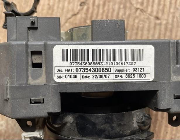 Comutador instalado na coluna da direção, montado 07354300850 Peugeot/Citroen