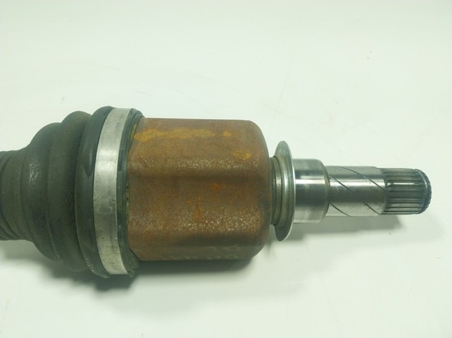 Semieixo (acionador) dianteiro esquerdo Renault (RVI) 391015656R