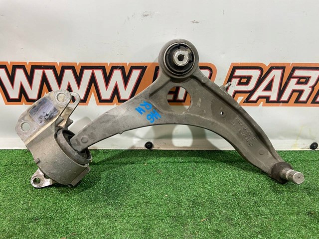 Braço oscilante inferior direito de suspensão dianteira LR146037 Land Rover