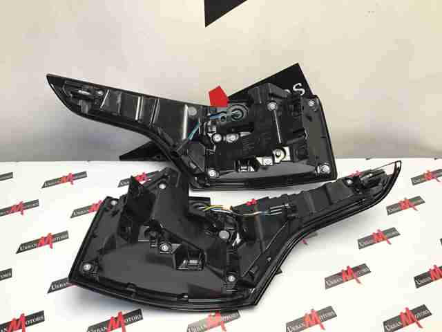 LR136857 Land Rover Lanterna traseira esquerda