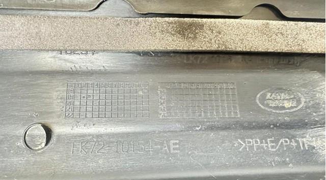 Placa sobreposta (moldura) externa direita de acesso LR156946 Land Rover