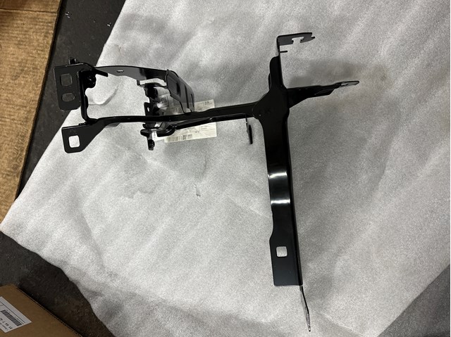 Consola (adaptador) de fixação da luz dianteira esquerda BMW 51648071631 preço, a partir de 277,21 USD