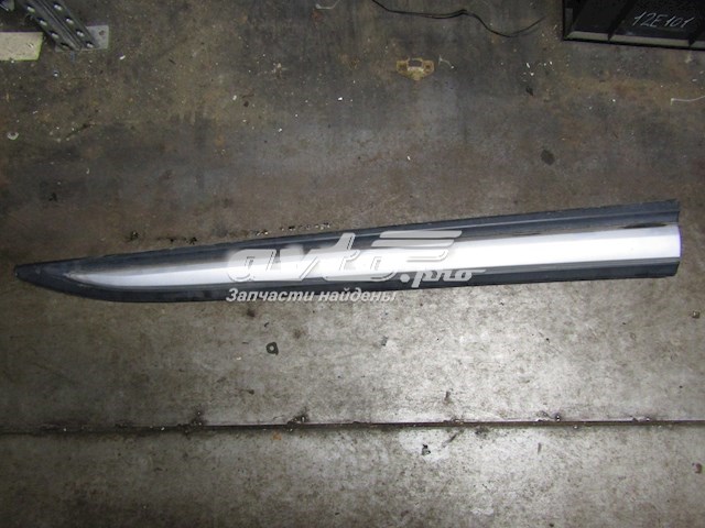 5727A484 Mitsubishi Moldura da porta dianteira direita
