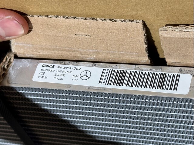 A9075001300 Mercedes Radiador de esfriamento de motor adicional