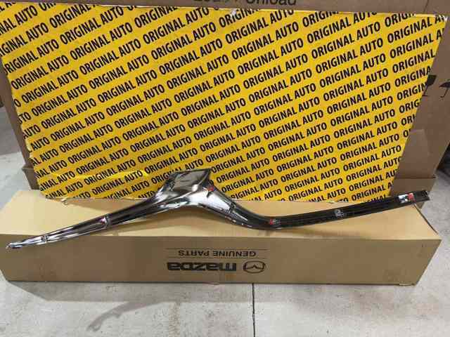GSH7507K0D Mazda Moldura de grelha do radiador esquerdo