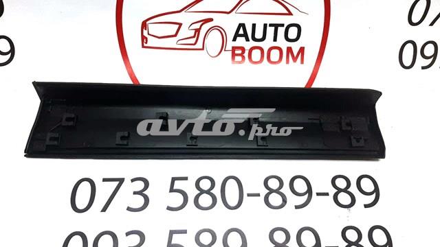 KB7W51RC0D Mazda Moldura da porta traseira direita