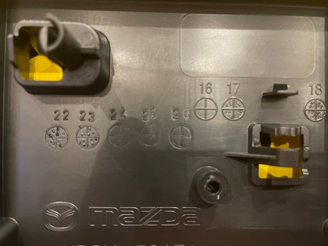 Compre KB8M50171 Mazda Painel de fixação de matrícula dianteira