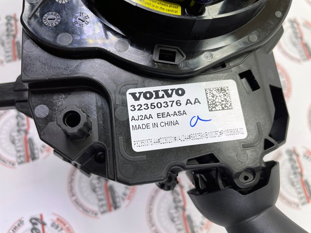 Comutador instalado na coluna da direção, montado Volvo 32350376