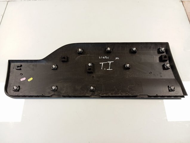 Moldura da porta traseira esquerda inferior 9820520680 Peugeot/Citroen