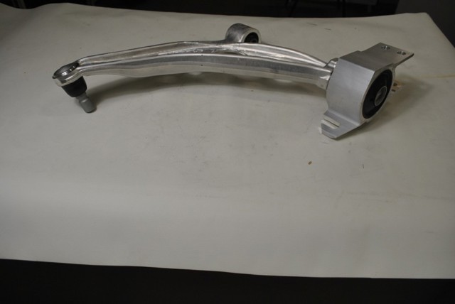 Compre 545005NA1A Nissan/Infiniti Braço oscilante inferior direito de suspensão dianteira