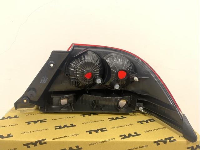 Lanterna traseira esquerda TYC 11A660012B